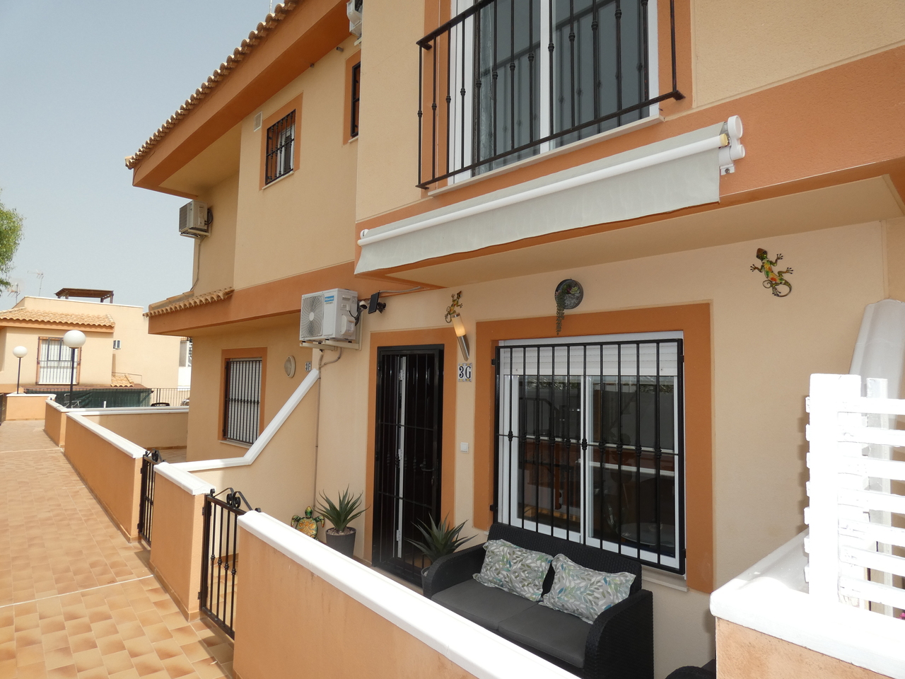 For Sale: 
Townhouse in Algorfa Beds: 2 Baths: 2 Price: 139,000€